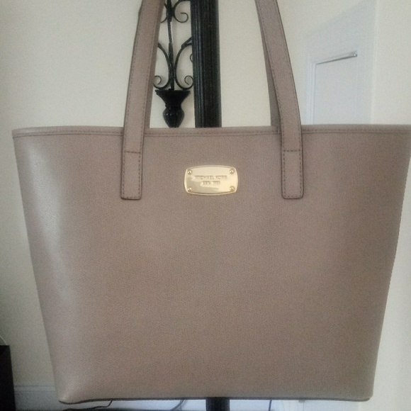 Michael Kors Handbags - Michael Kors Purse